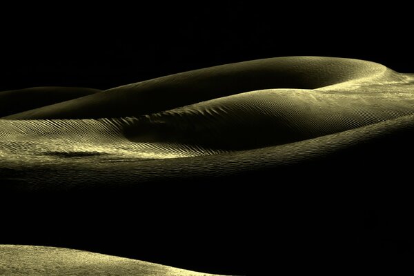 Mysterious sand in the dark