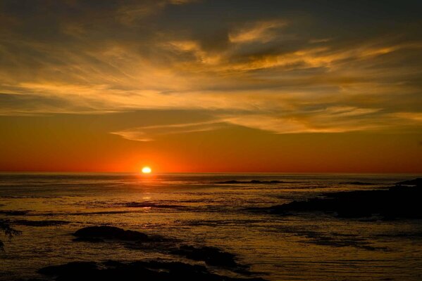 Sonnenuntergang am Horizont des Ozeans