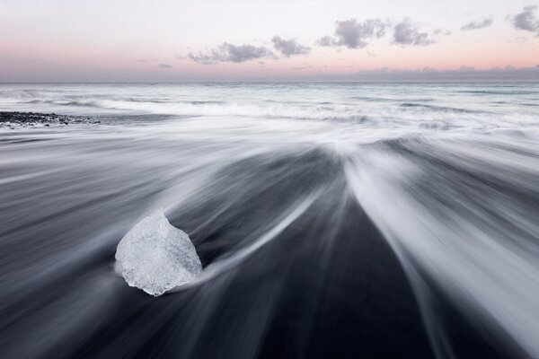 Vagues de la mer d Islande à l horizon