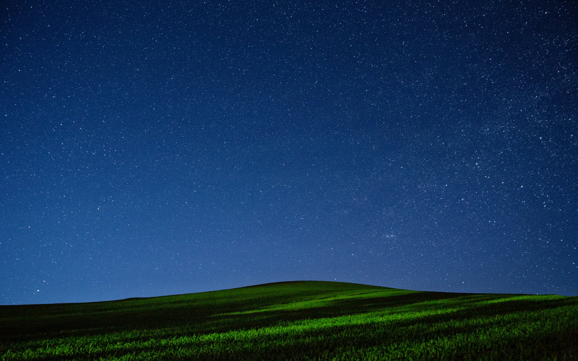 noche cielo estrellas campo colina hierba