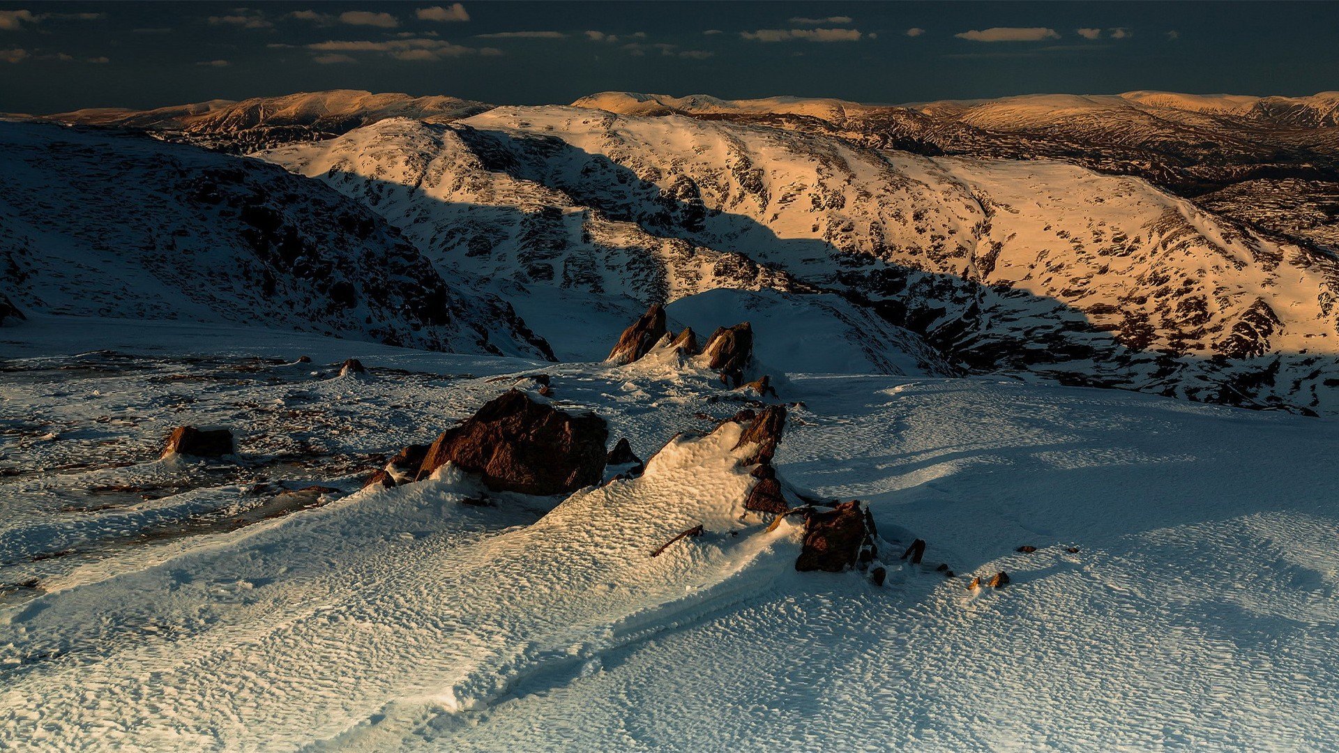 montagne neve sole