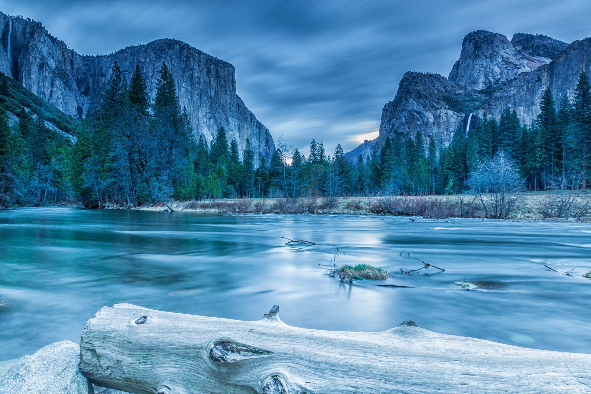 yosemite parc national sierra nevada montagnes lac forêt arbres roches hiver glace bûche épinette nuages paysage