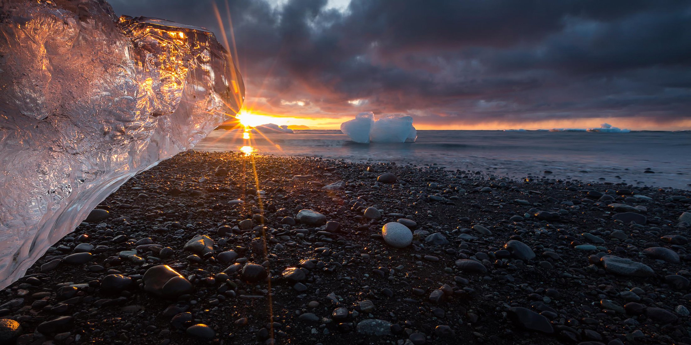 beach stones solar light