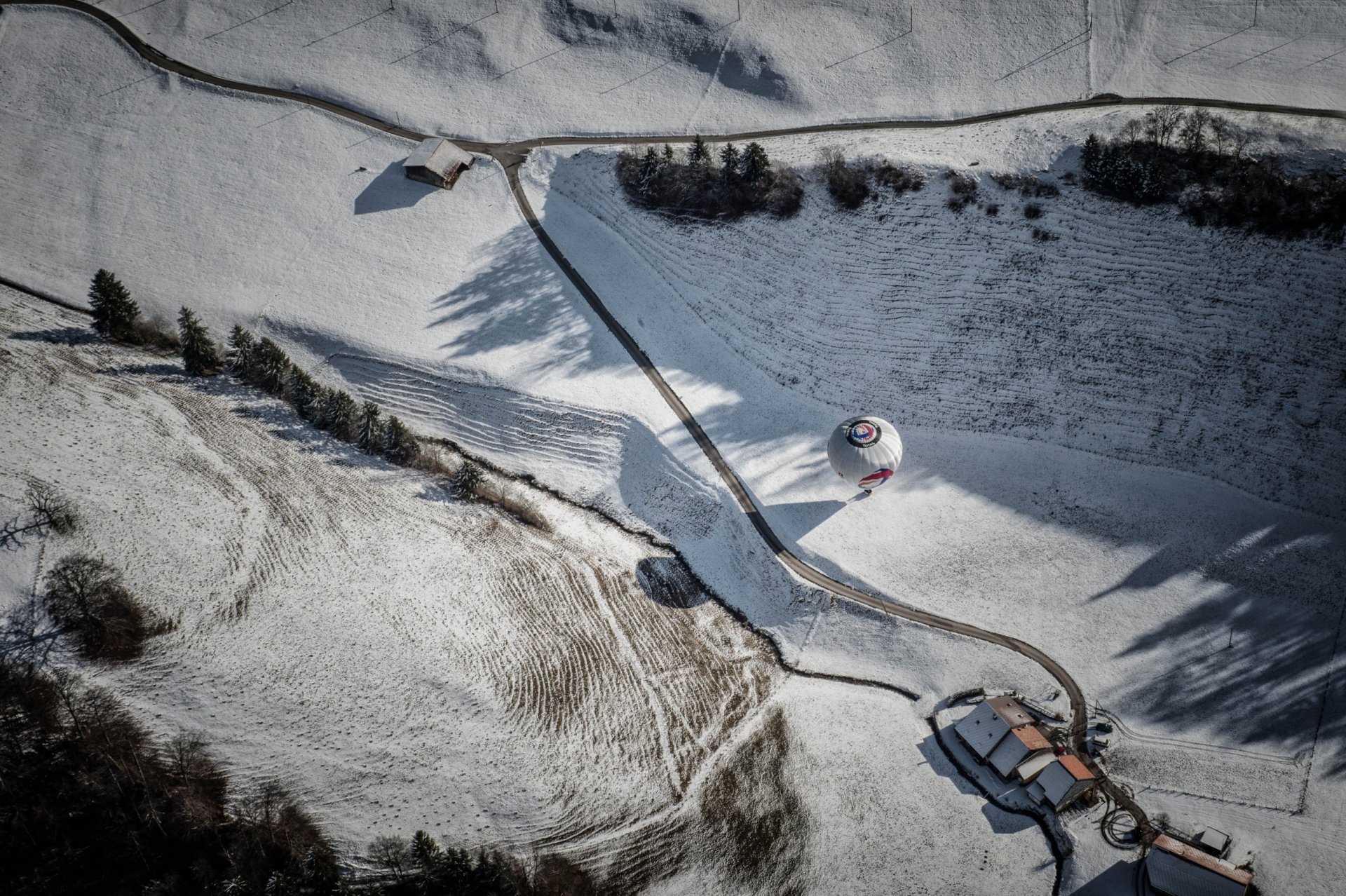 top view road house balloon