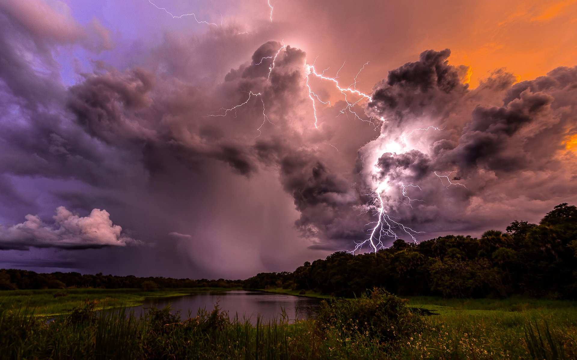 temporale fulmini nuvole cielo nuvole tempesta sera lago alberi natura