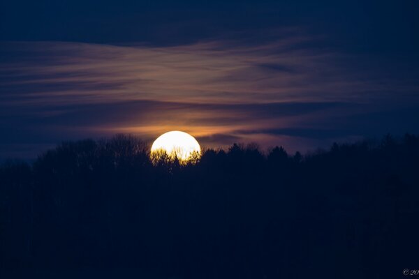 Vollmond am Nachthimmel