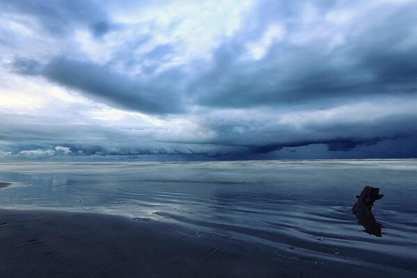 Der Himmel verbindet sich mit dem Meer