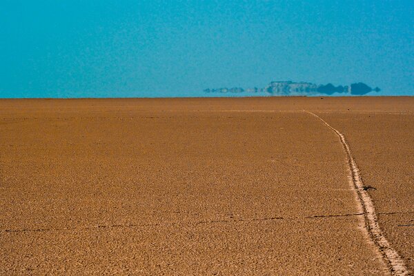 Espejismo en el desierto del Sahara