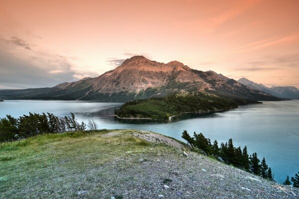 Parque nacional Waterton Lakes en Canadá