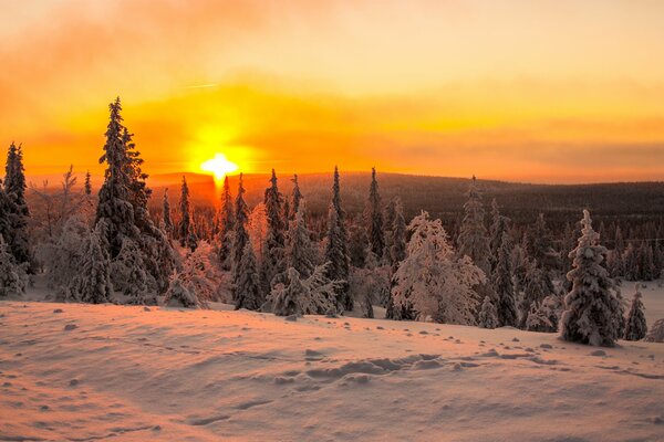 Amanecer en invierno, día frío