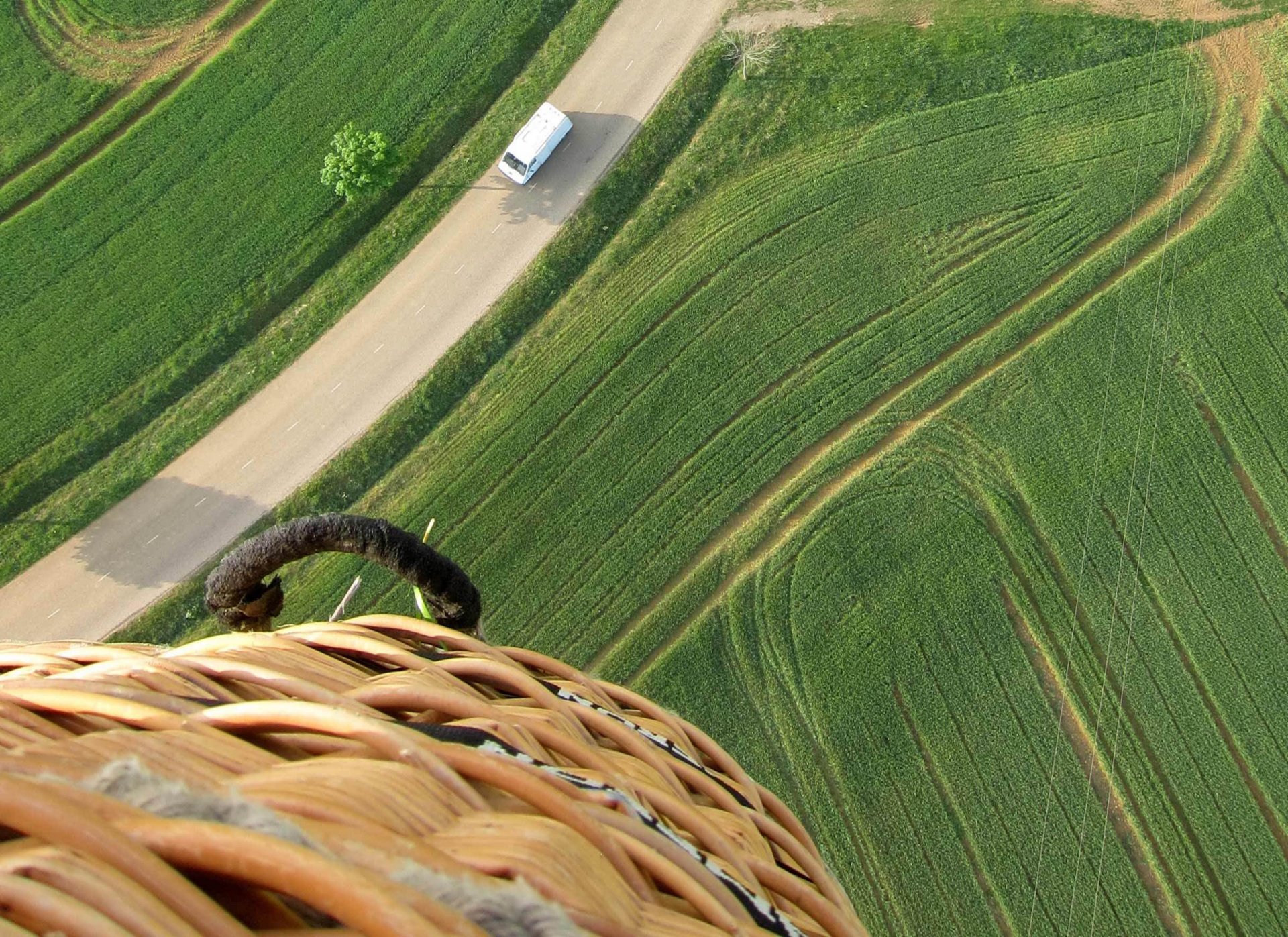 champ route vue de dessus ballon panier