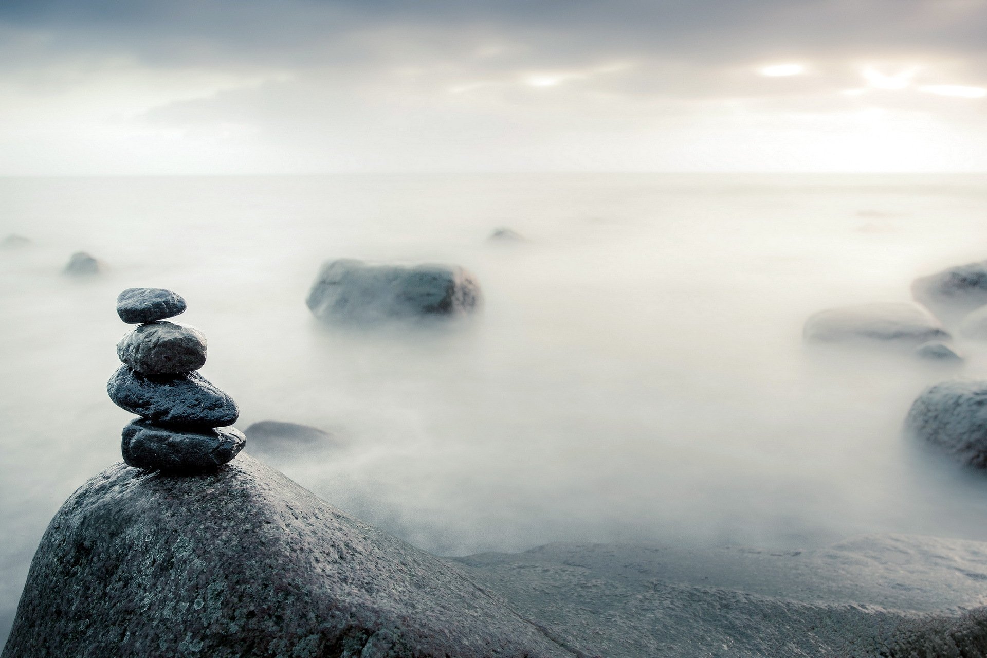 pierres mer brouillard nature