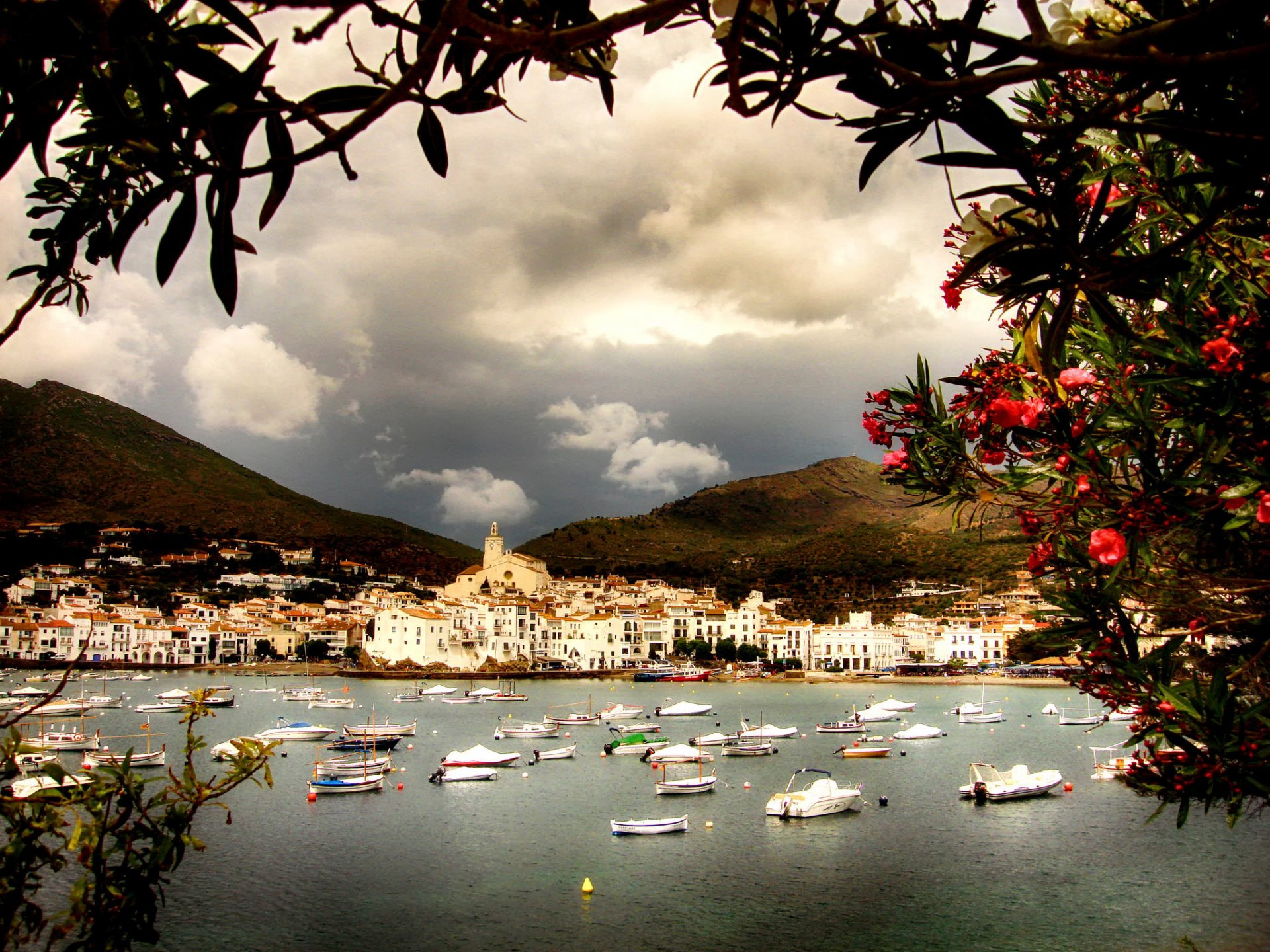 cadaqués cataluña españa nubes lluvia ☁ ☂ ☁