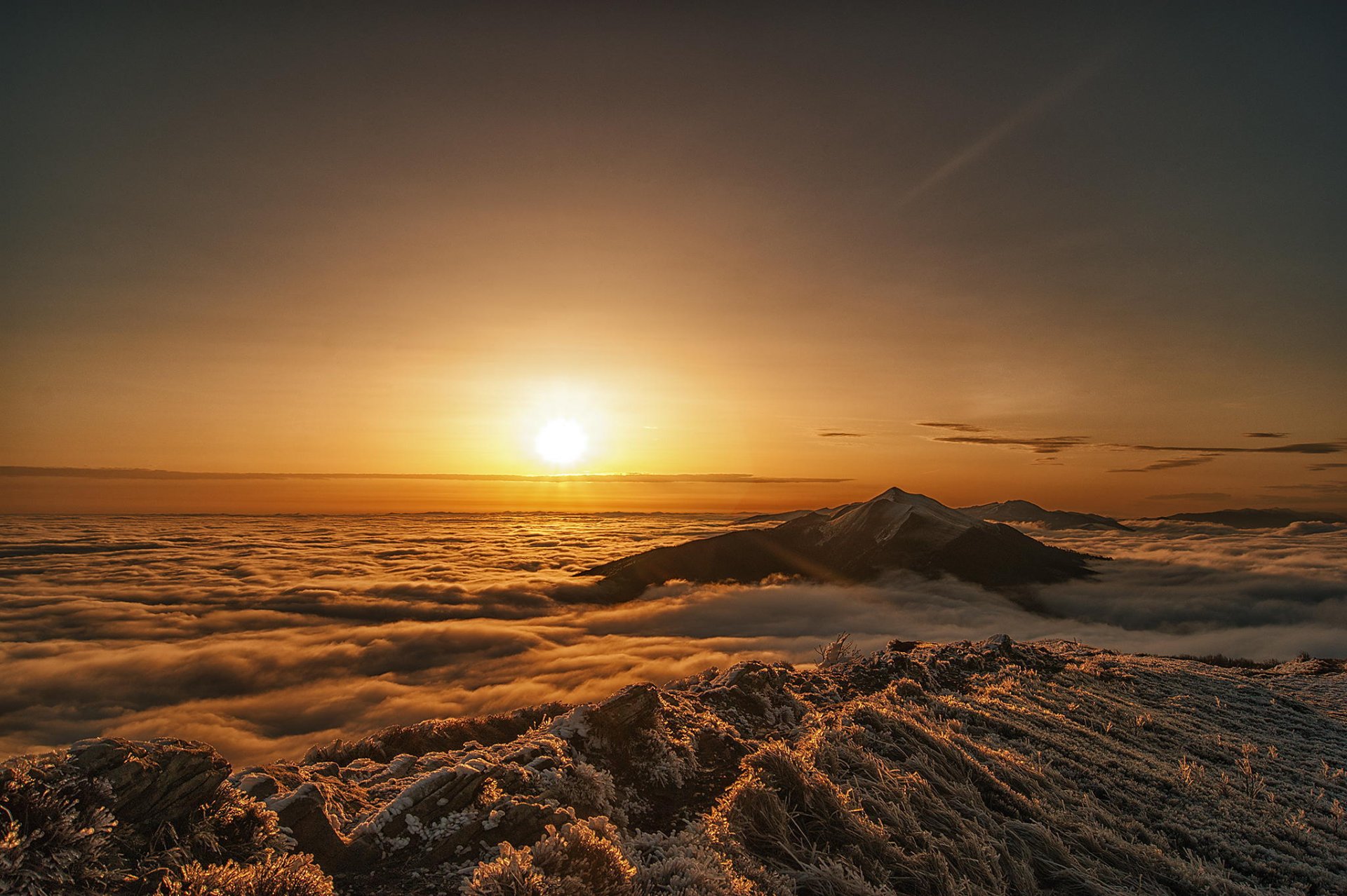 parque nacional de beschad polonia montañas mañana amanecer