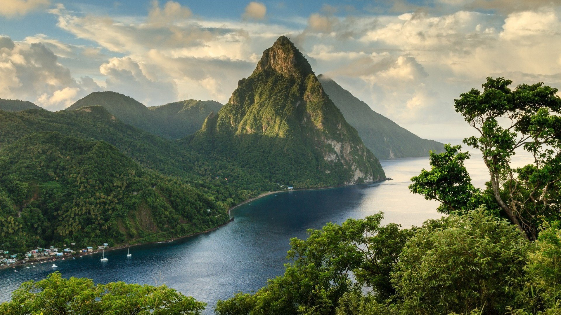 caribe santa lucía isla país paisaje naturaleza agua árboles montañas nubes estado