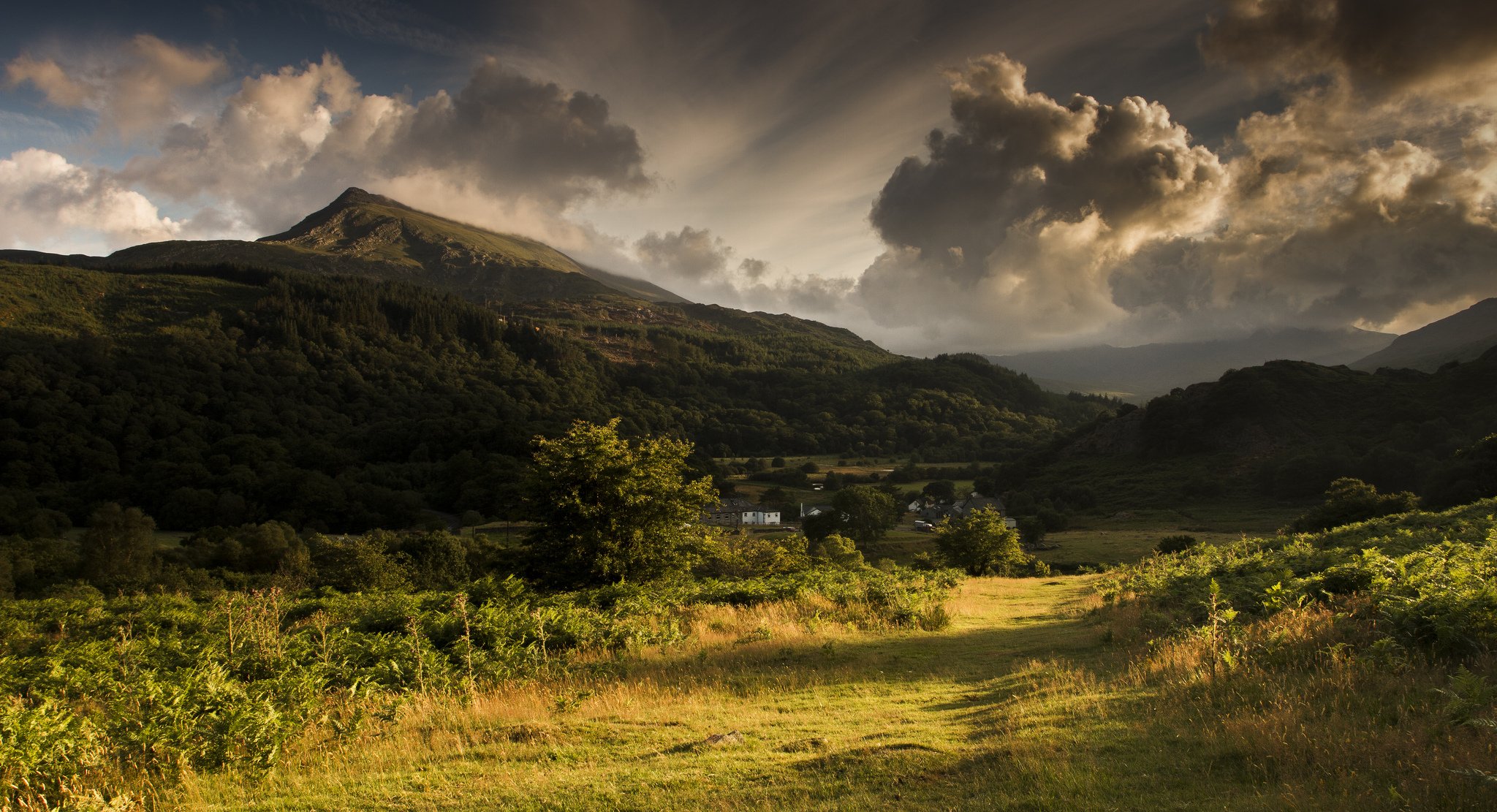 montagnes nature paysage vallée ciel nuages