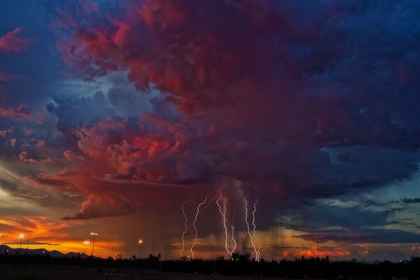 Orage de nuages rouges