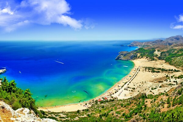 Mar azul. Playa de arena