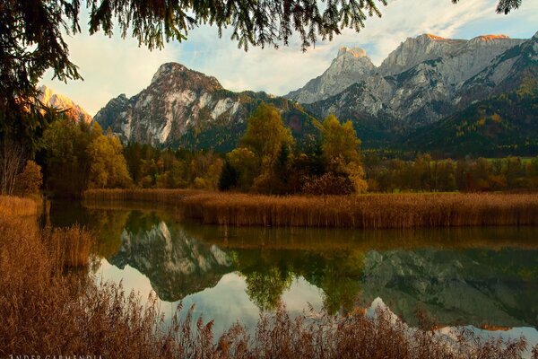 Autumn. The charm of the mountain landscape