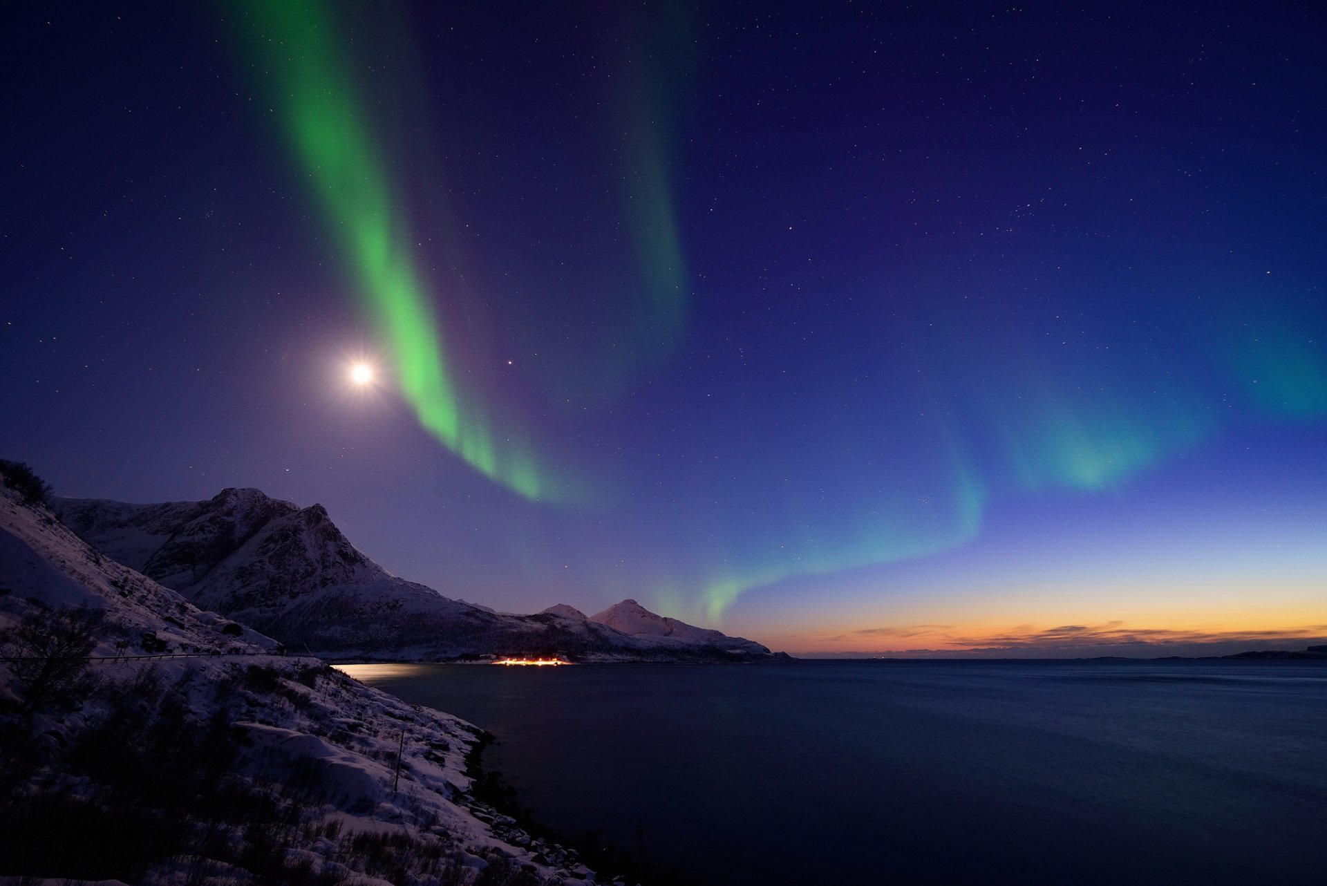 norvège aurores boréales nuit montagnes