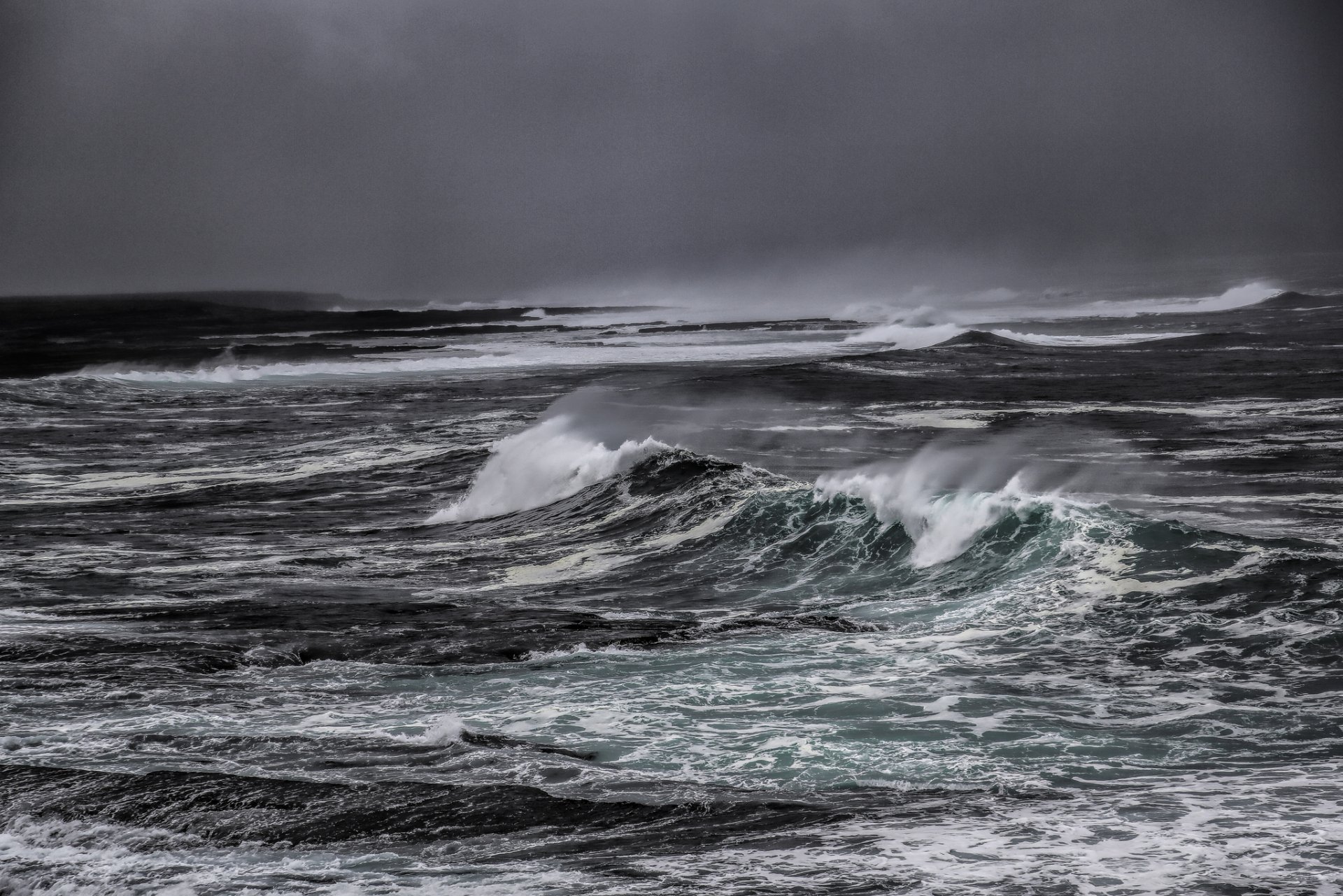 mare onde tempesta