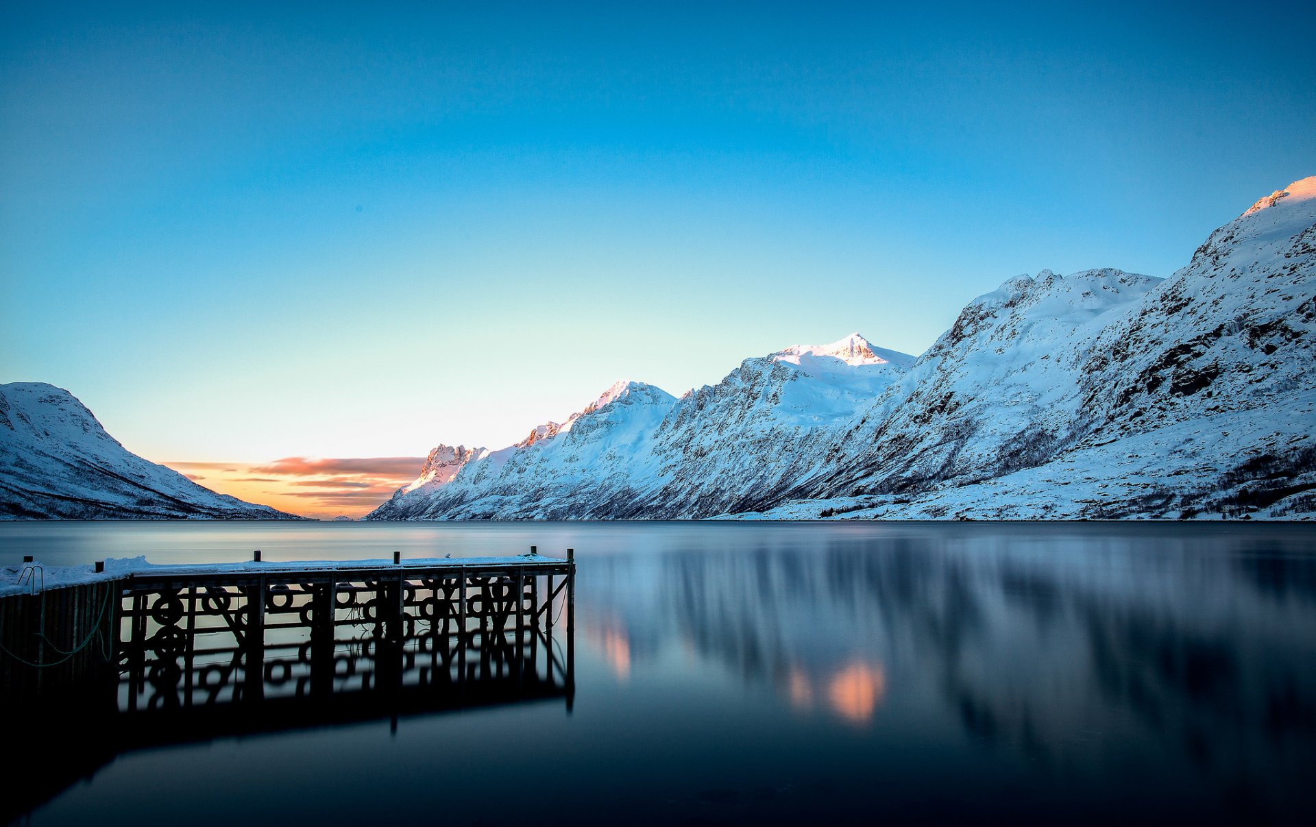 montañas nieve invierno lago muelle muelle