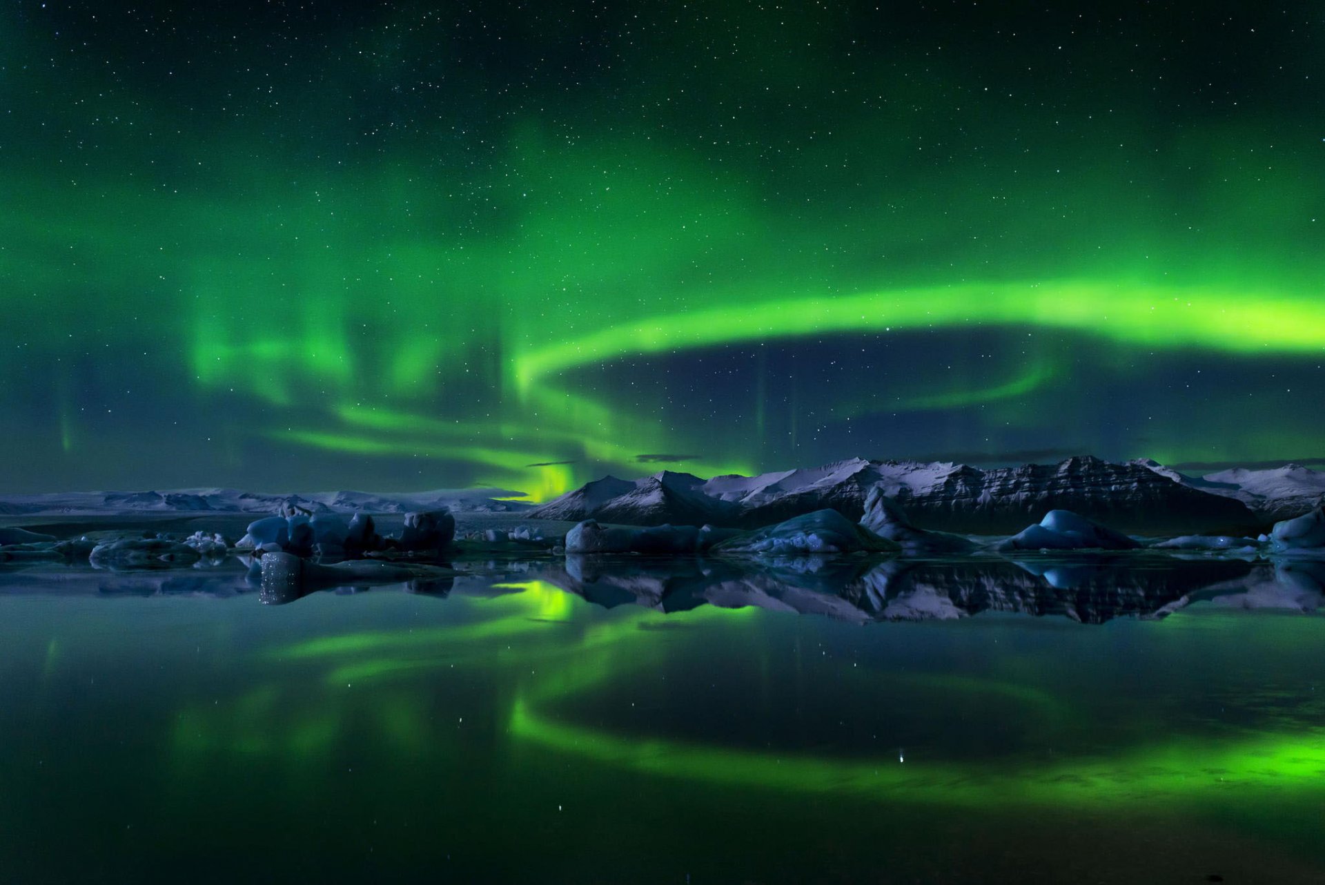 islande aurores boréales ciel étoiles nuit île banquise glace neige hiver eau