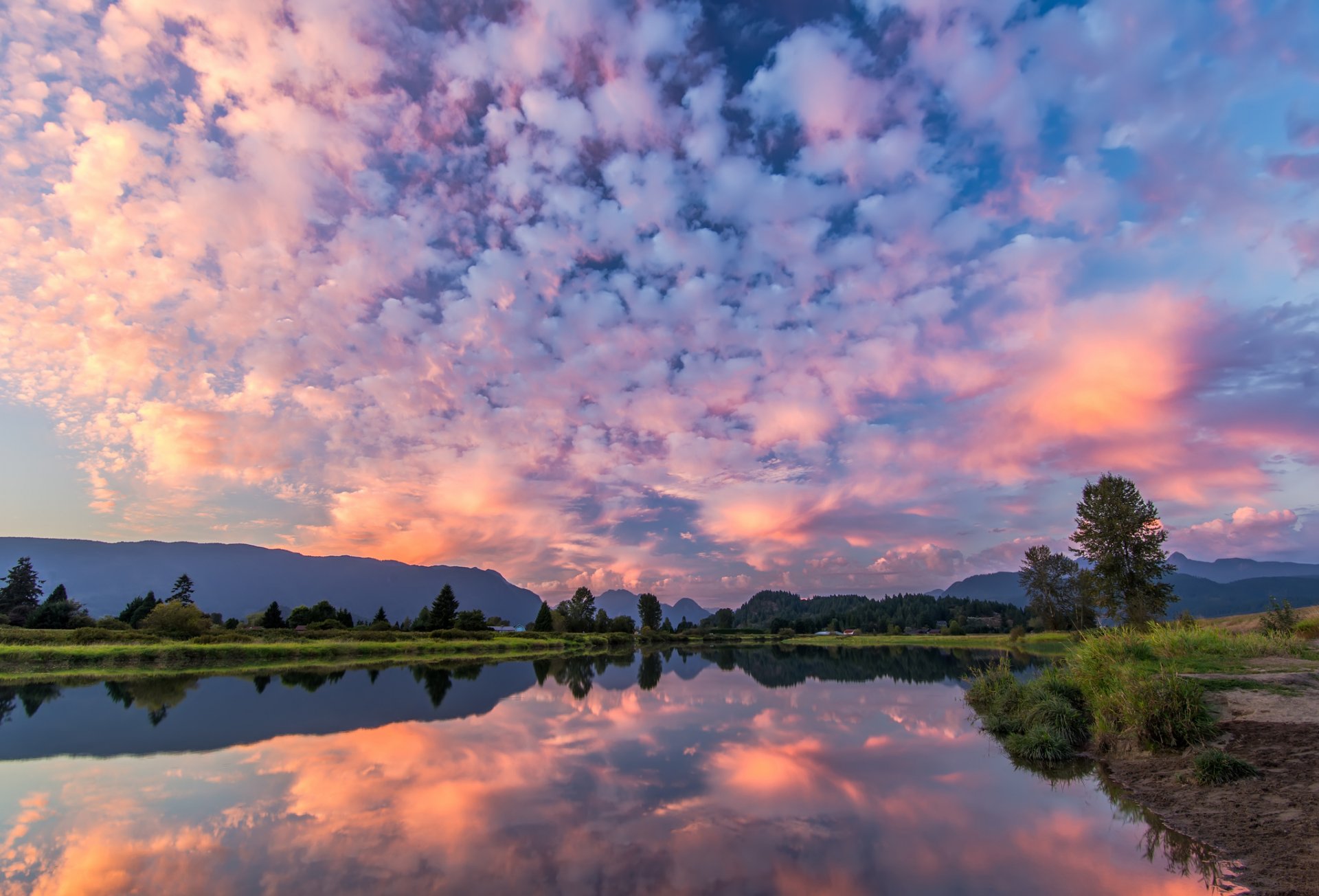 aube lac ciel nuages montagnes