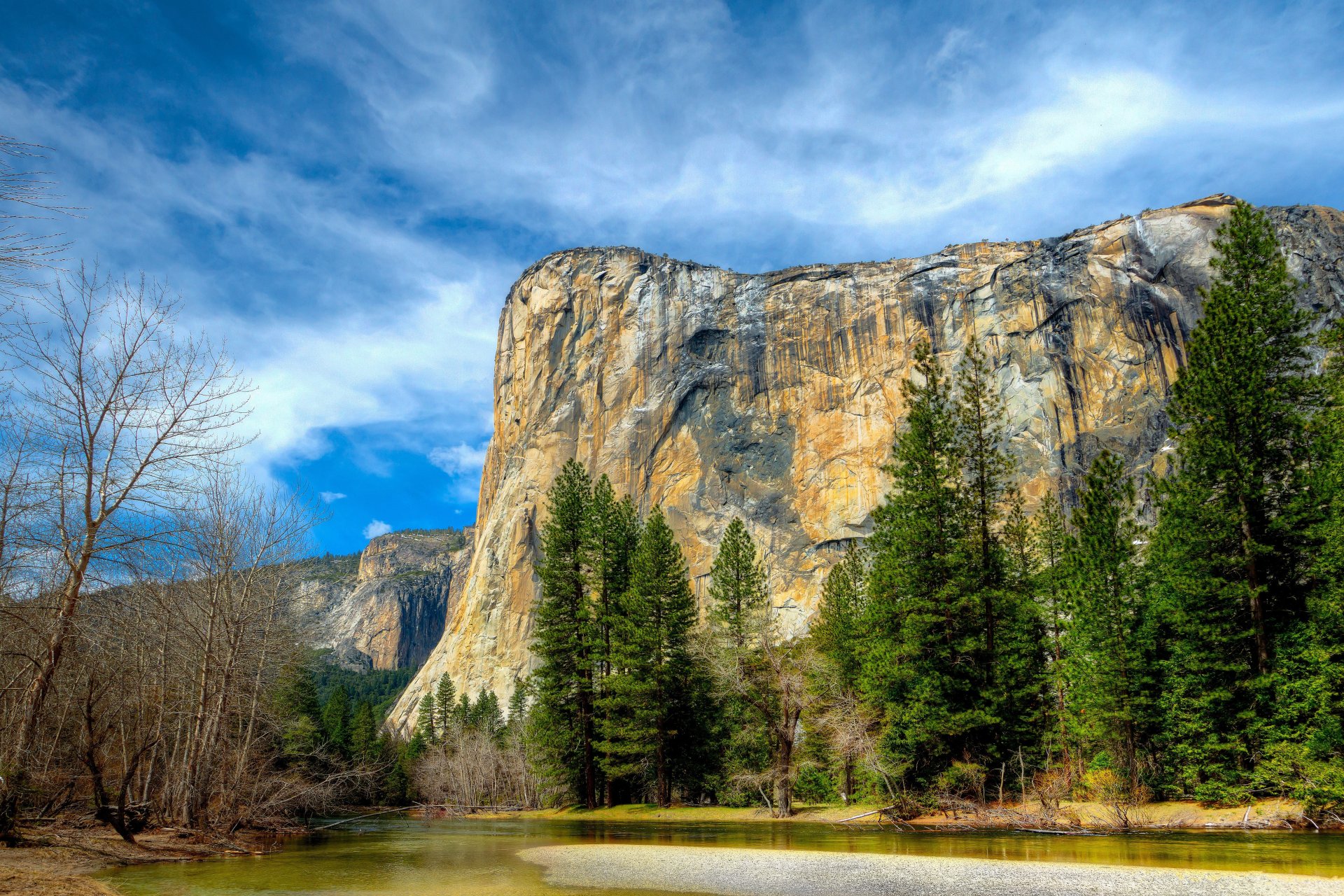 yosemite parque nacional sierra nevada cielo montañas nubes bosque árboles lago naturaleza otoño río