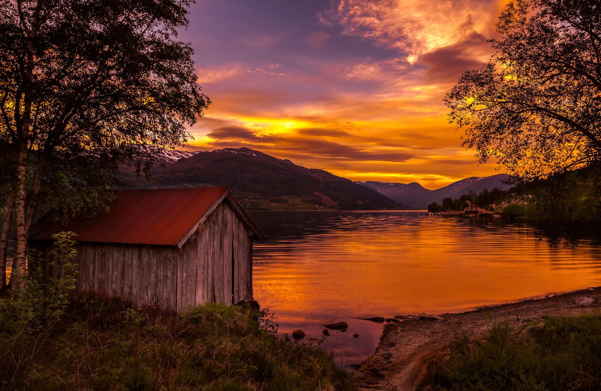 norvegia lago tramonto