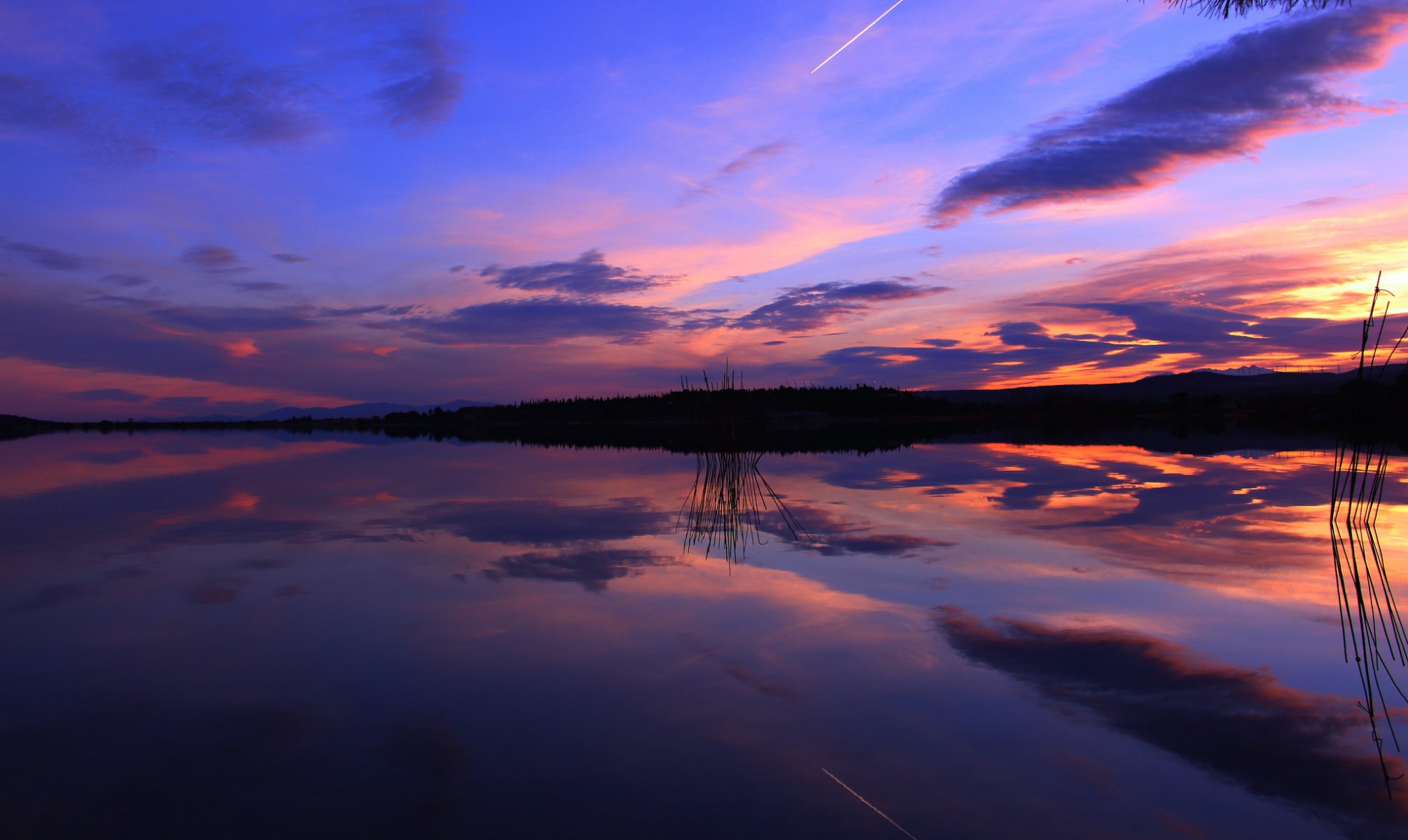 lago sera tramonto riflessione