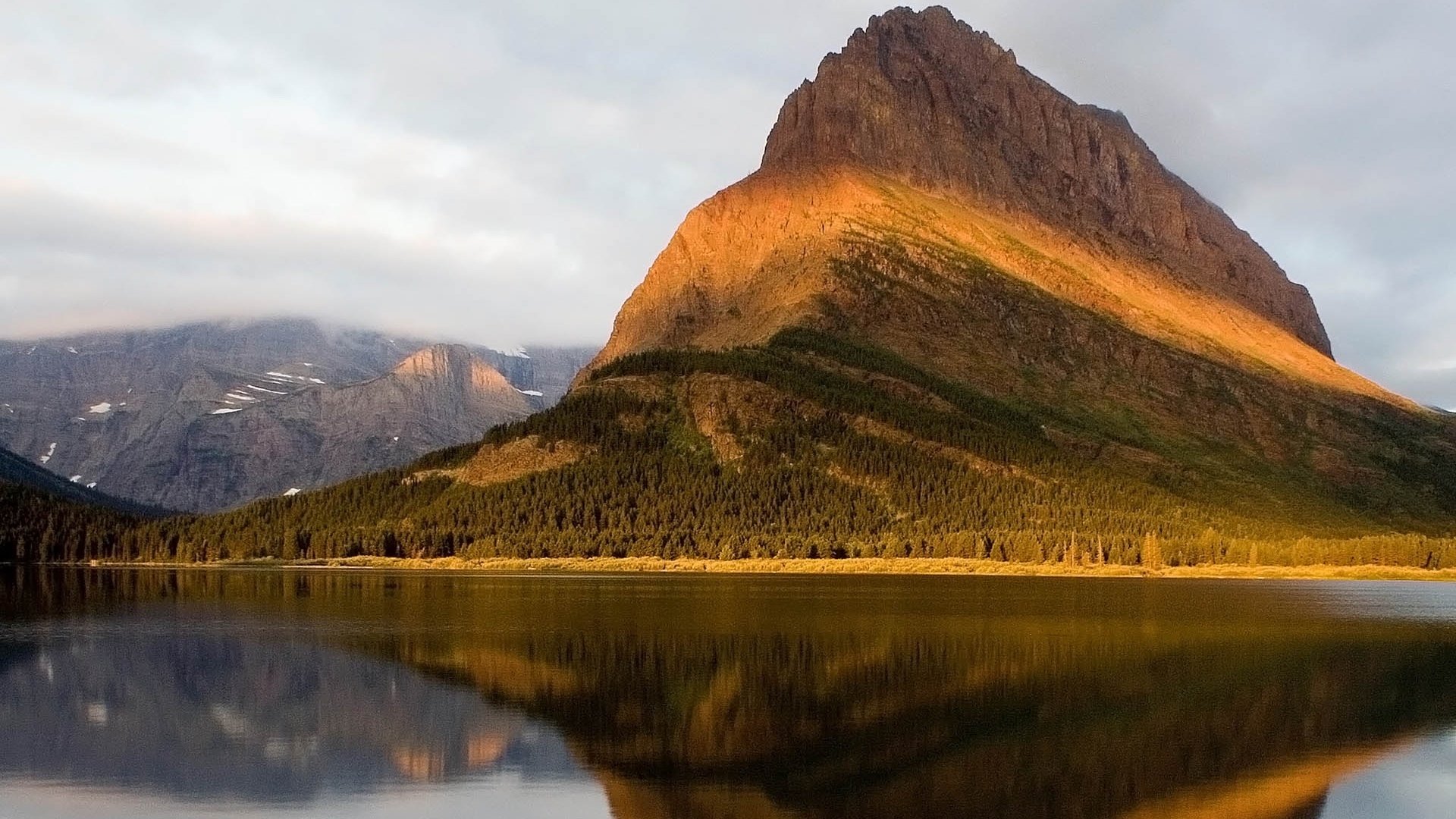 naturaleza montaña paisaje agua superficie lago bosque vegetación roca