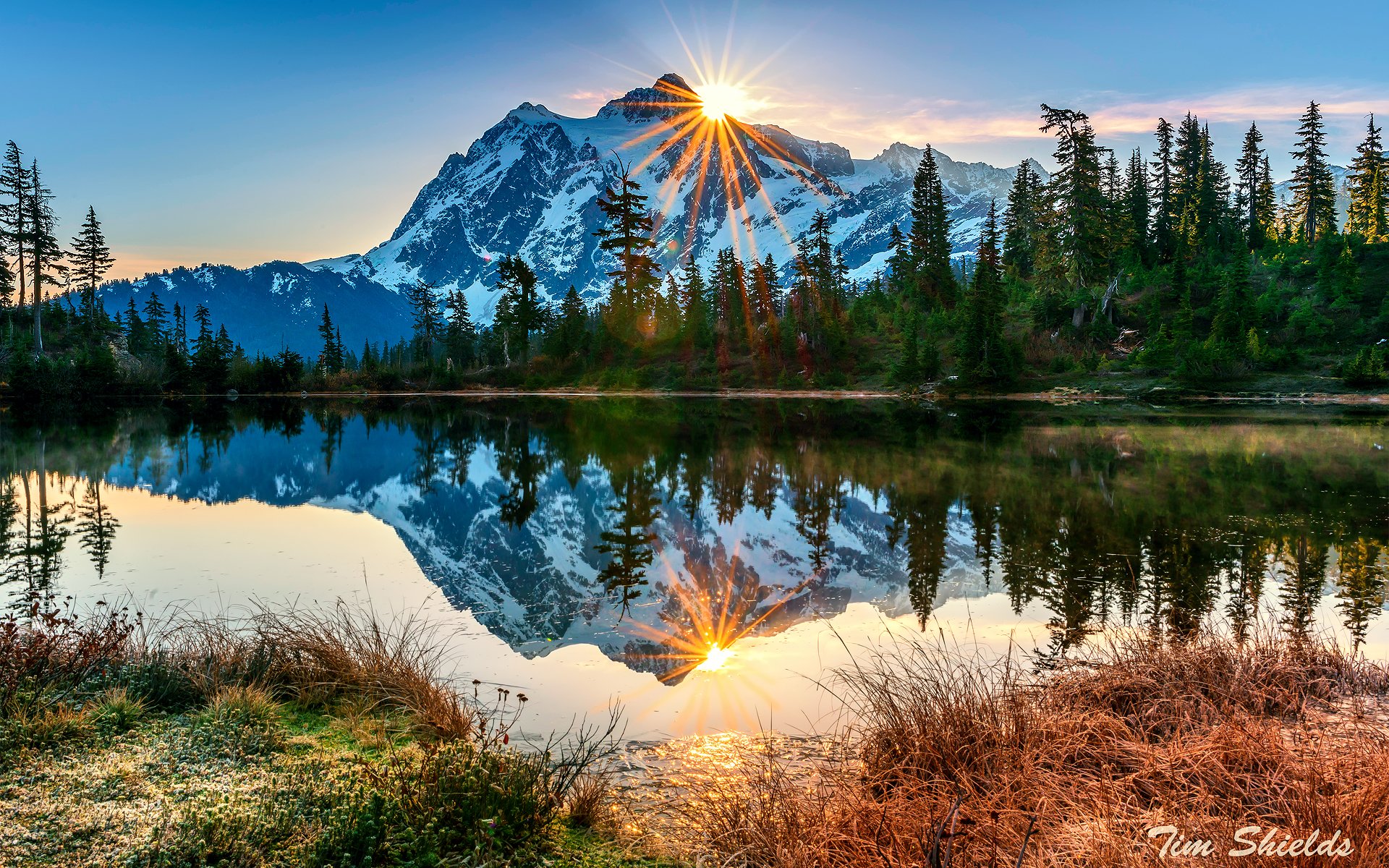 états-unis état de washington volcan mont baker lac matin soleil rayons réflexions forêt automne octobre