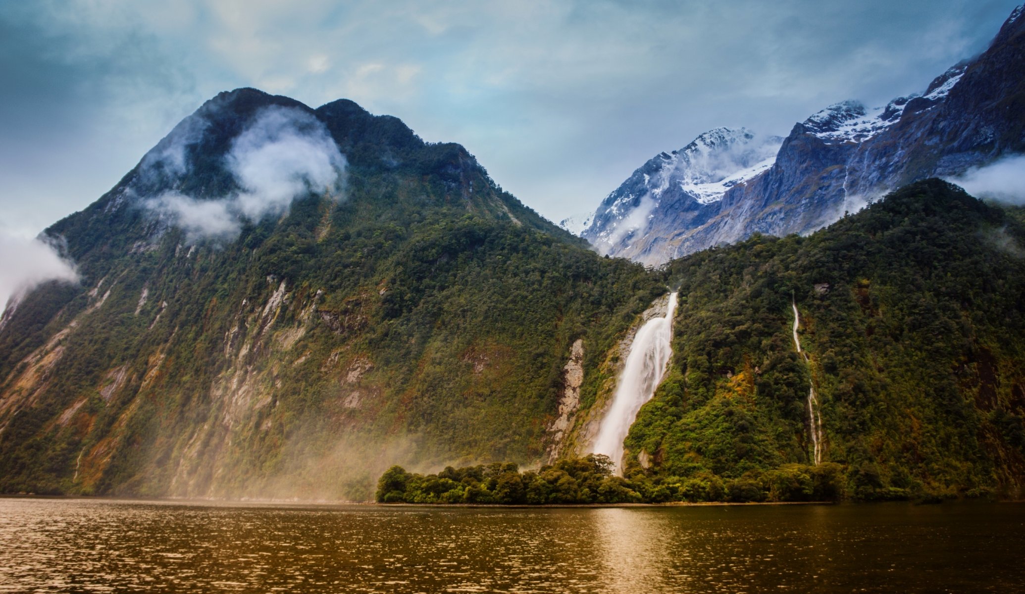 lady bowen falls bowen river milford sound nowa zelandia bowen river lady bowen falls fiord góry