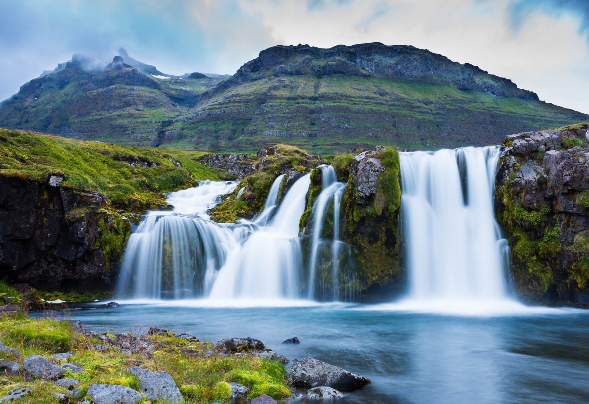 kirkjufoss grundarfjordur iceland grundarfjörður waterfall mountain