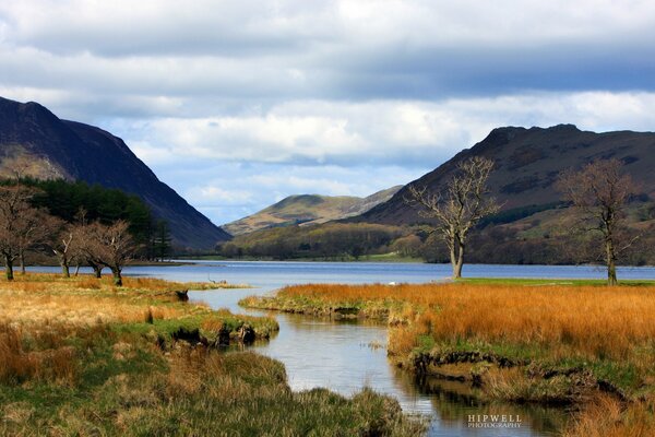 Mountains and lakes in autumn in the park