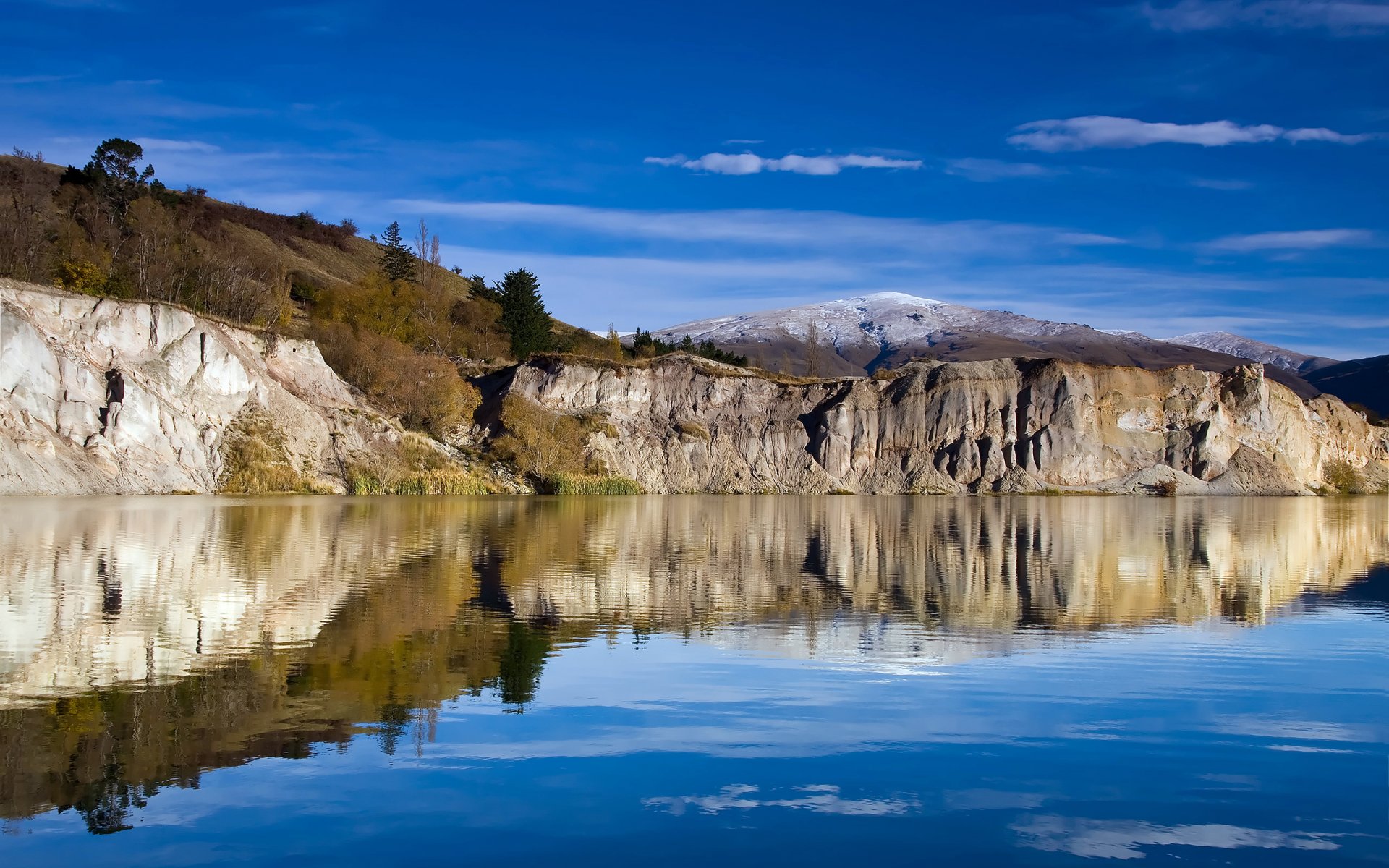 lago rocas bosque