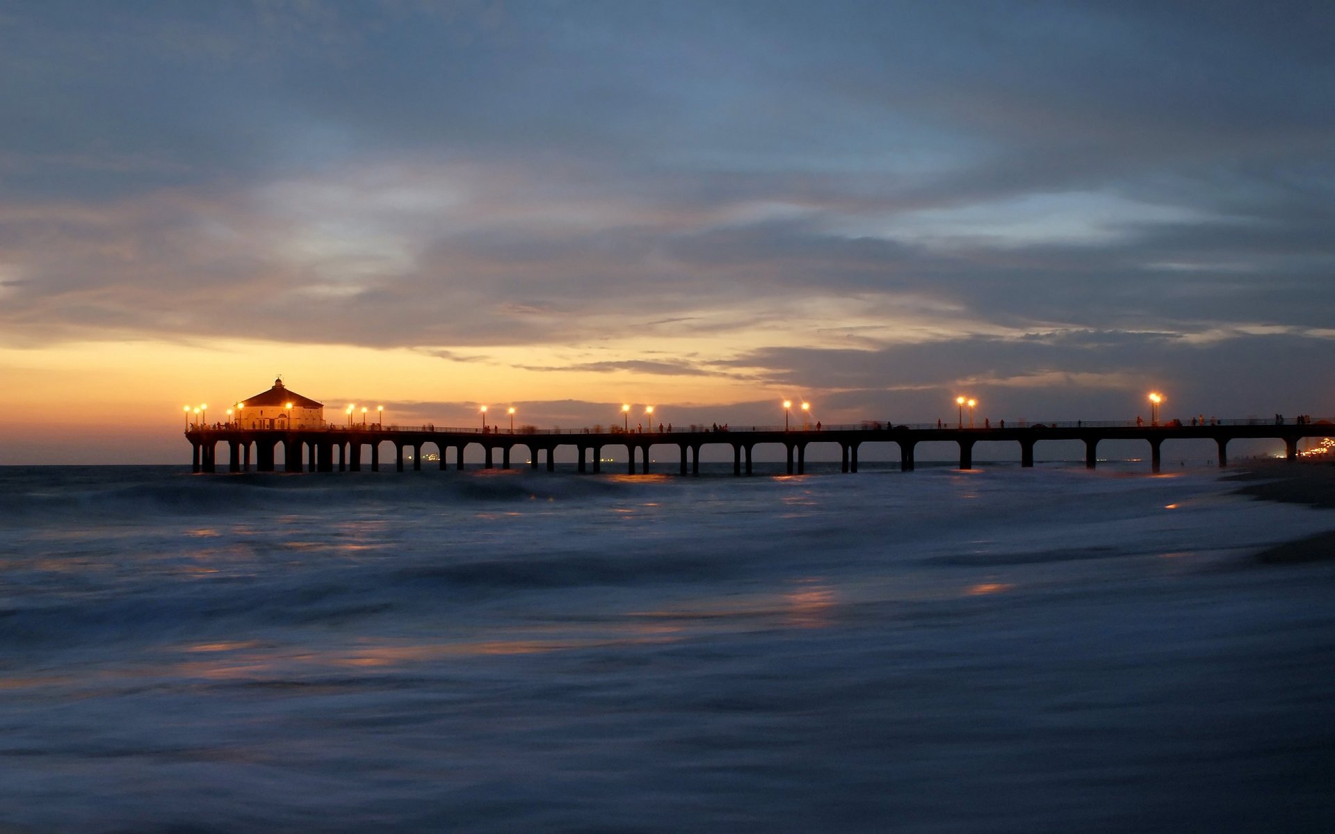 muelle noche linternas