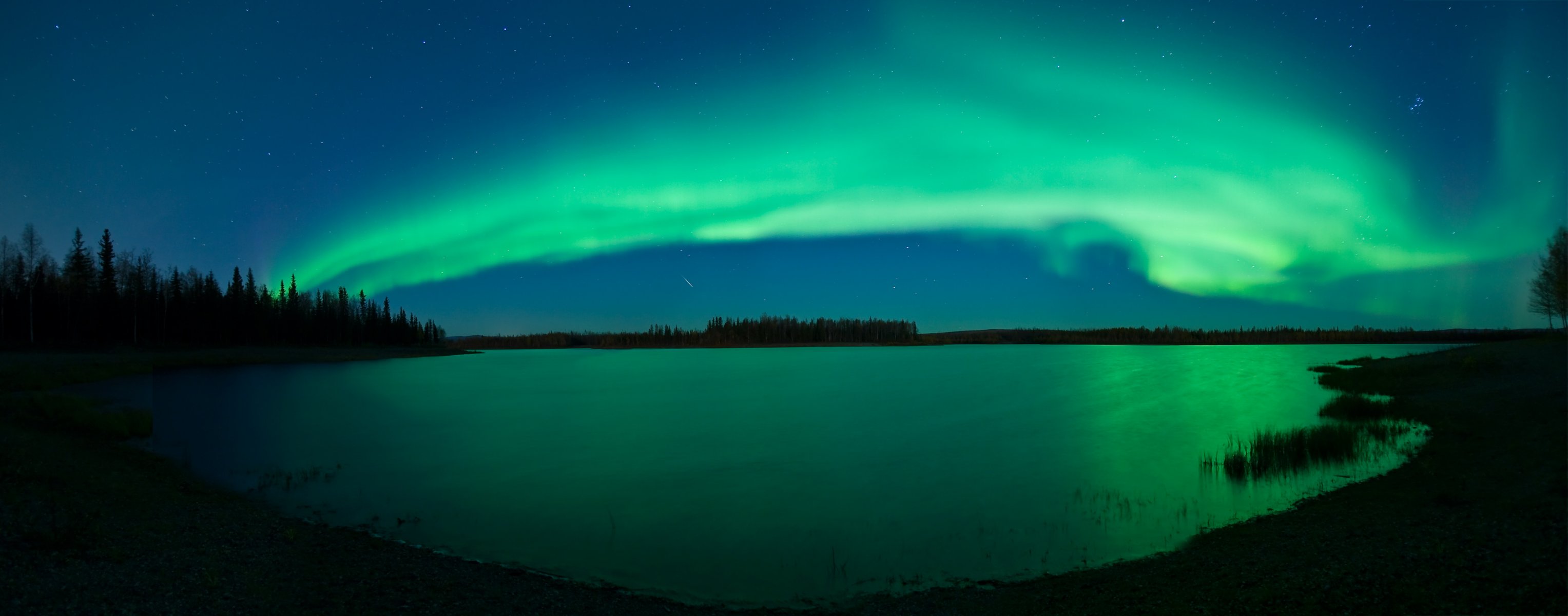 notte aurora boreale fiume