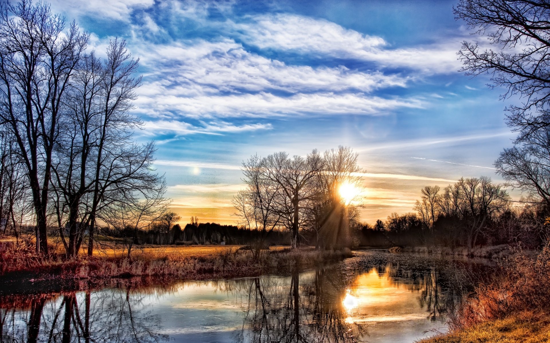 primavera fiume sponde alberi tramonto