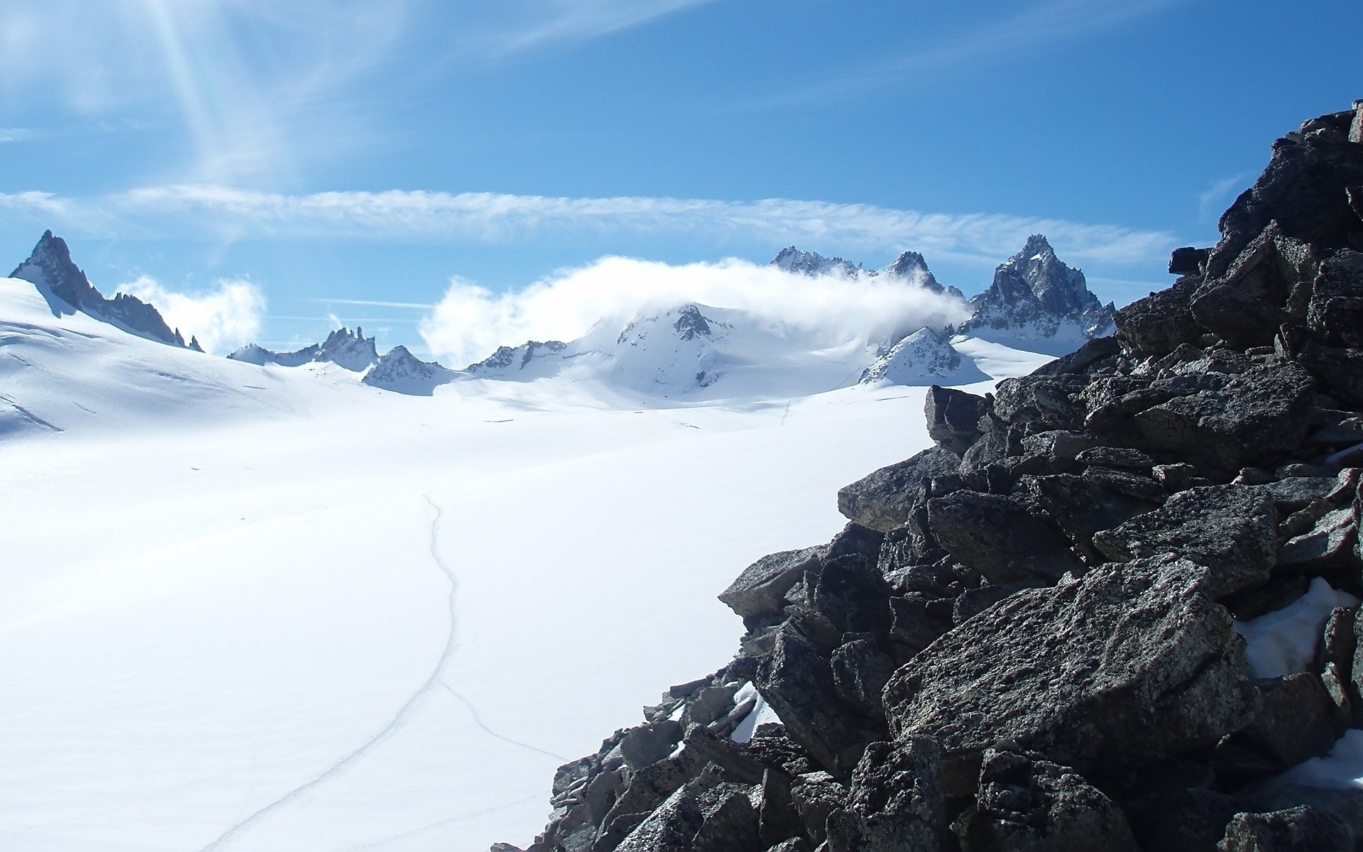 montañas nieve cielo