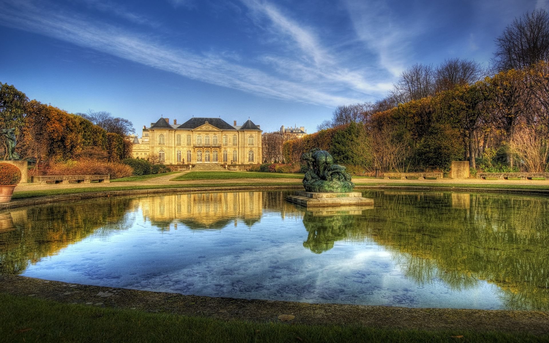 manoir fontaine arbres nuages