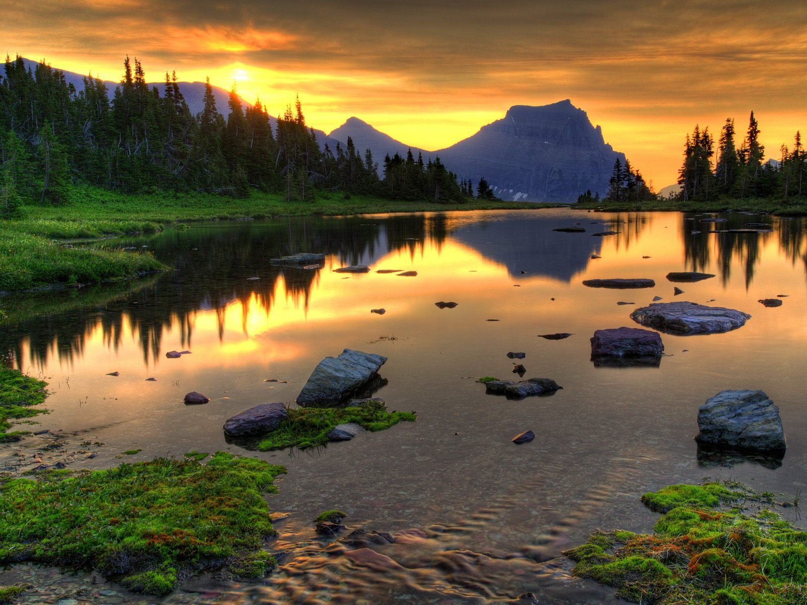 tramonto montagna foresta lago pietre