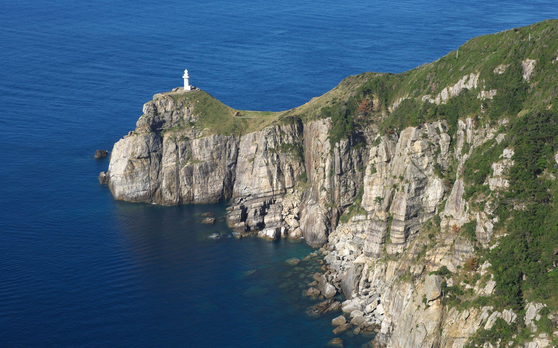 japón faro montañas