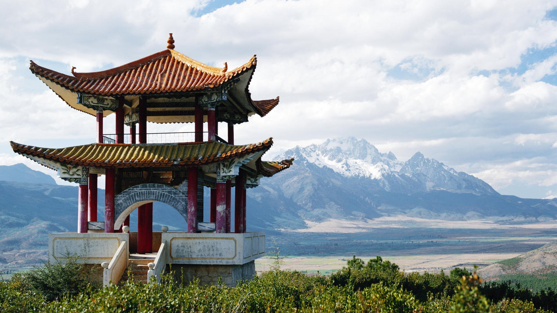 montagne innevate cina pagoda