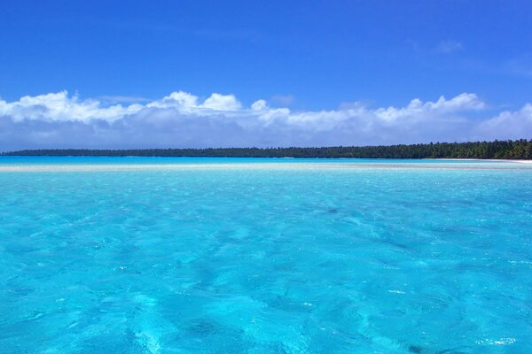 Entspannung am blauen Meer Strand