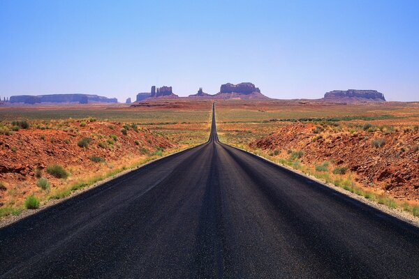 Camino a las montañas y más allá del horizonte