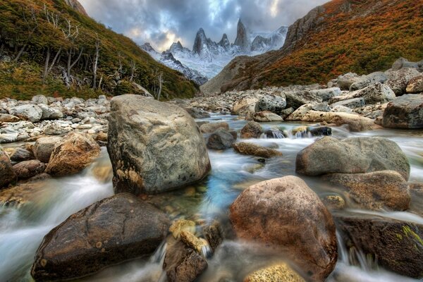 The flow of a mountain river over rocks