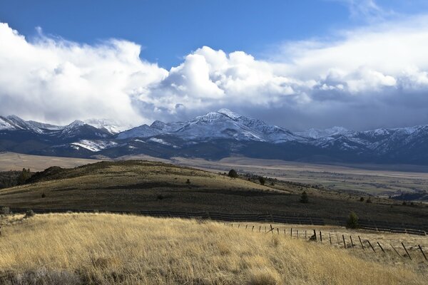 Le bellissime montagne dell Oregon degli Stati Uniti