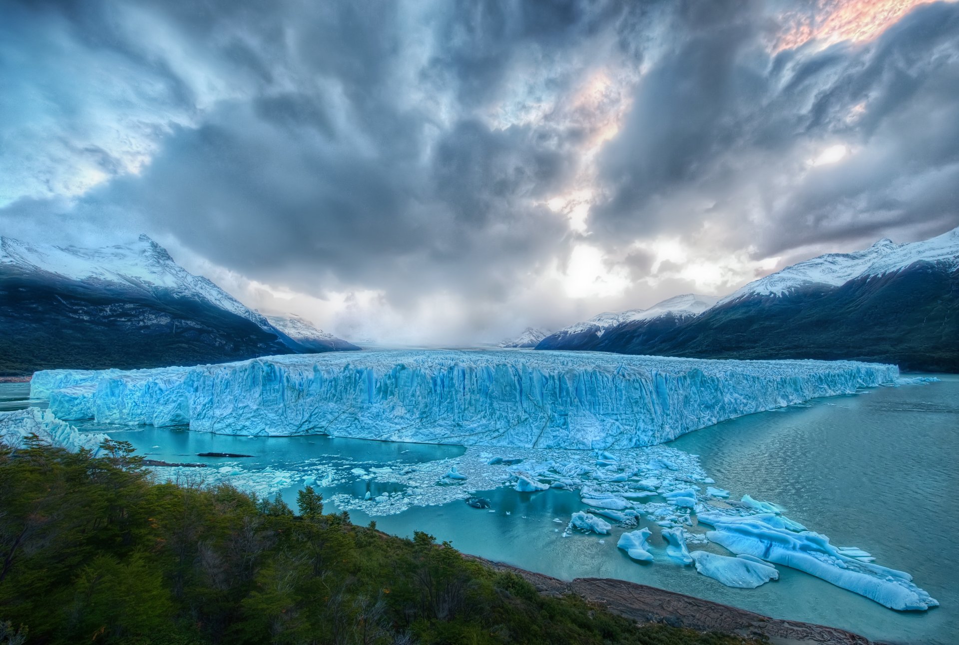 iceberg montañas paisaje bosque agua